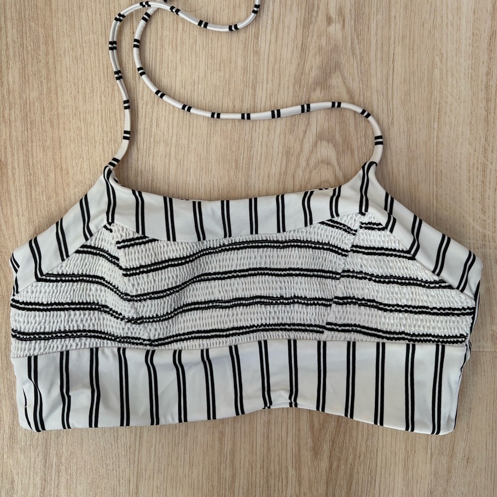 Black And White Striped Women’s Swim Suit Top Size Small